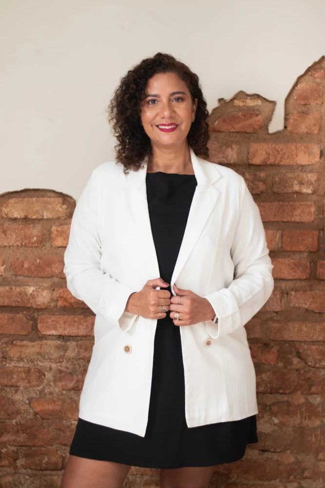 ticyana arnaud - currículo